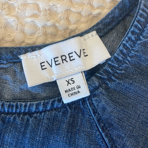 NWOT Evereve Alice Chambray Flutter Top - Picture 6 of 6
